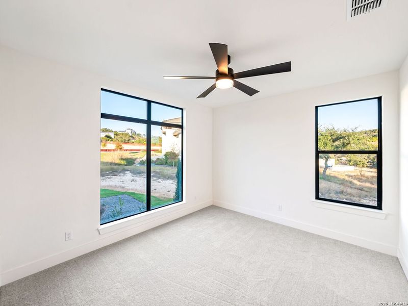 Spacious, unfurnished interior of a new home in , San Antonio (Image 27).