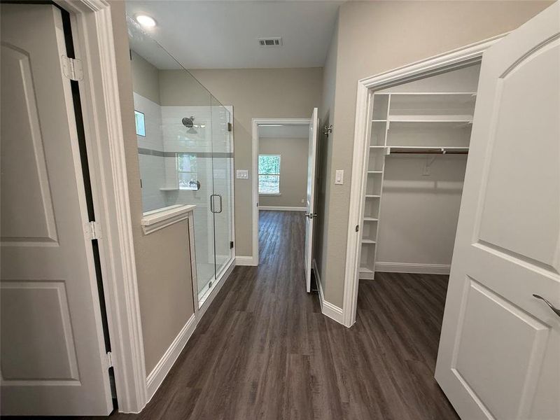 Spacious, unfurnished interior of a new home in , Lake Kiowa (Image 21).