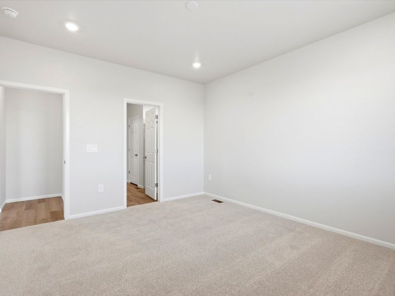 Spacious, unfurnished interior of a new home in Meridian Ranch, Peyton (Image 15).