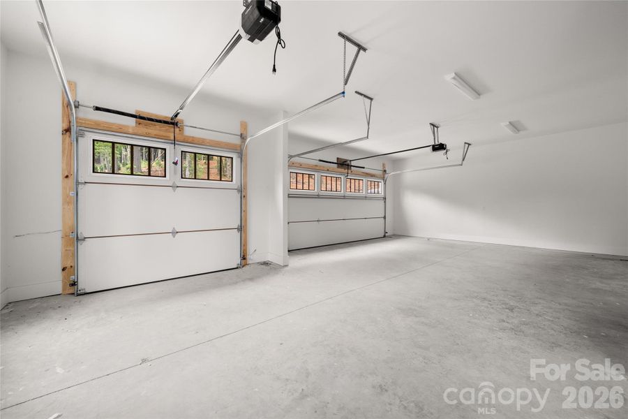 Three-car garage! Three-car garage!