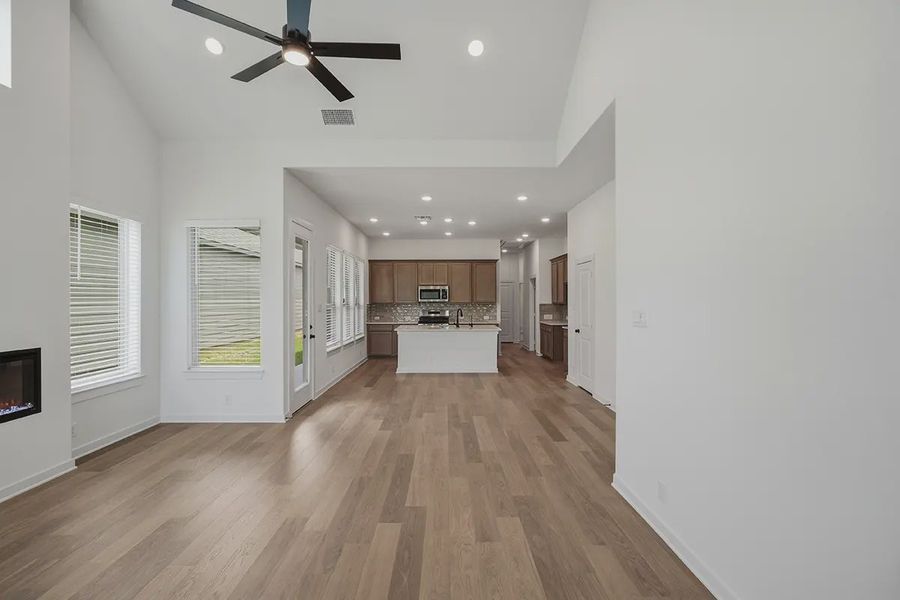 Spacious, unfurnished interior of a new home in The Crossvine, Schertz (Image 20).