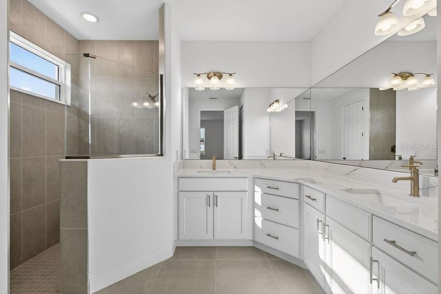 Furnished interior view inside a new home in Lakes of Mount Dora, Mount Dora (Image 7).