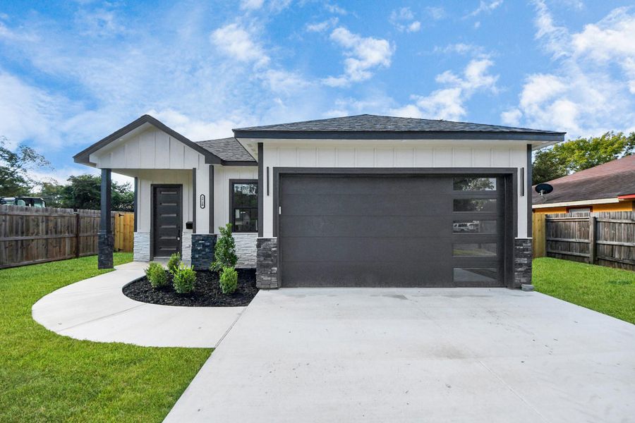 Front exterior of a new home in , Liberty, TX, highlighting curb appeal (Image 18). Front exterior of a new home in , Liberty, TX, highlighting curb appeal (Image 18).