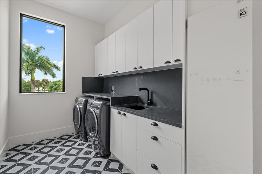 Furnished interior view inside a new home in , Pompano Beach (Image 12).