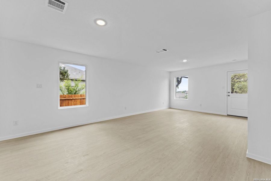 Spacious, unfurnished interior of a new home in Waterwheel, San Antonio (Image 9).