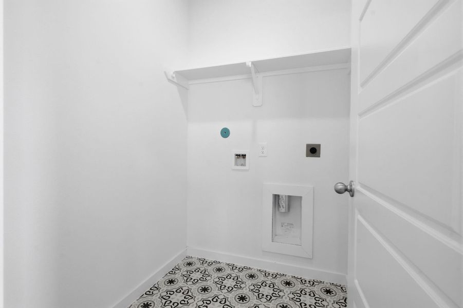 Spacious, unfurnished interior of a new home in , Rosharon (Image 39).