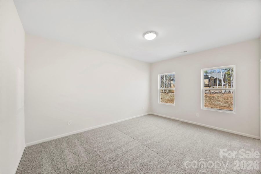 Spacious, unfurnished interior of a new home in , Kings Mountain (Image 28).