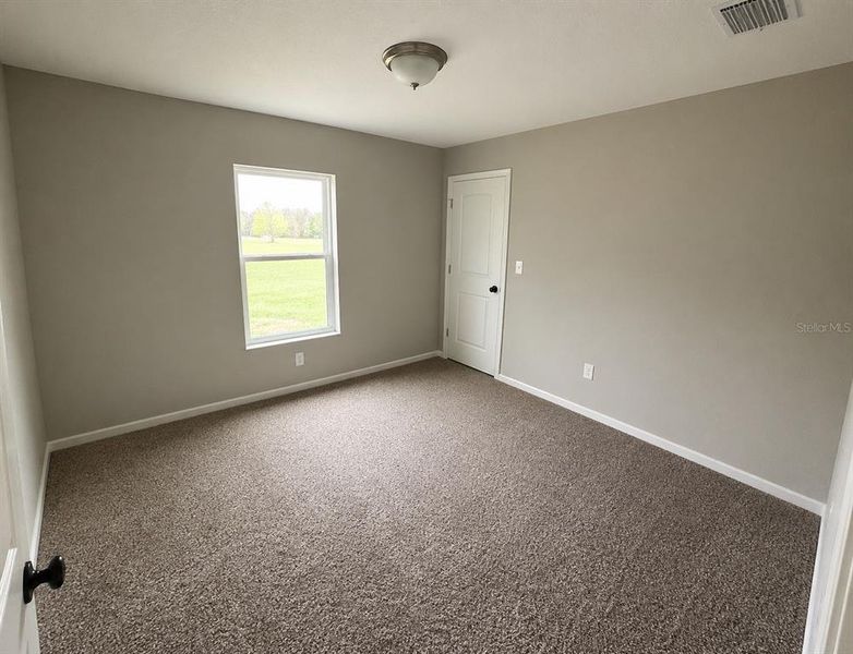 Spacious, unfurnished interior of a new home in , Dunnellon (Image 9).
