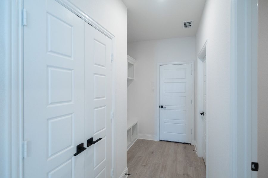 Spacious, unfurnished interior of a new home in Treeline, Justin (Image 14). Spacious, unfurnished interior of a new home in Treeline, Justin (Image 14).