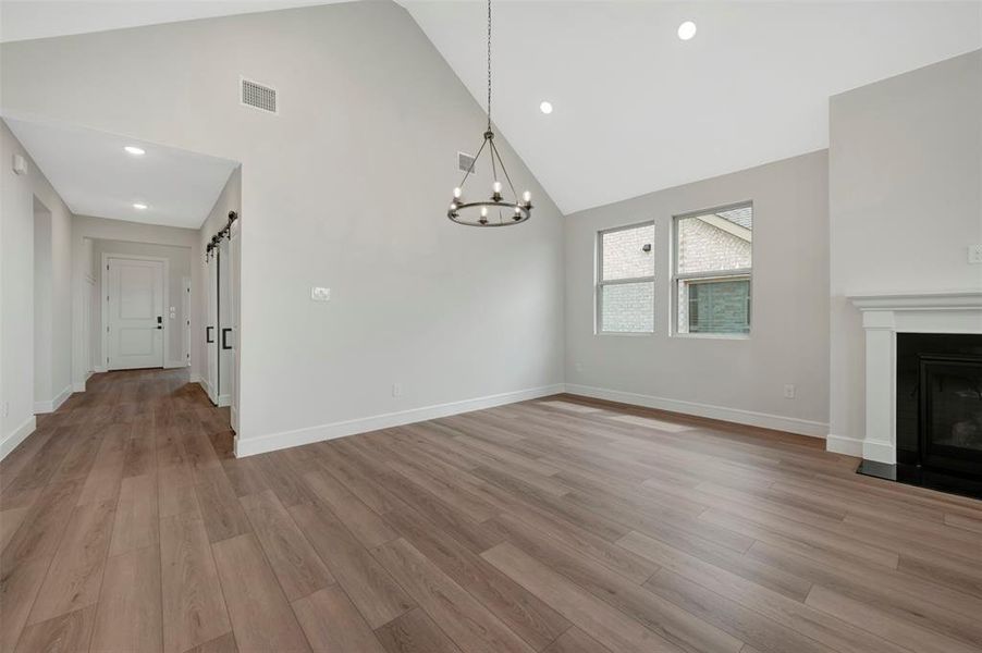 Spacious, unfurnished interior of a new home in Heritage Ranch, Sherman (Image 22).