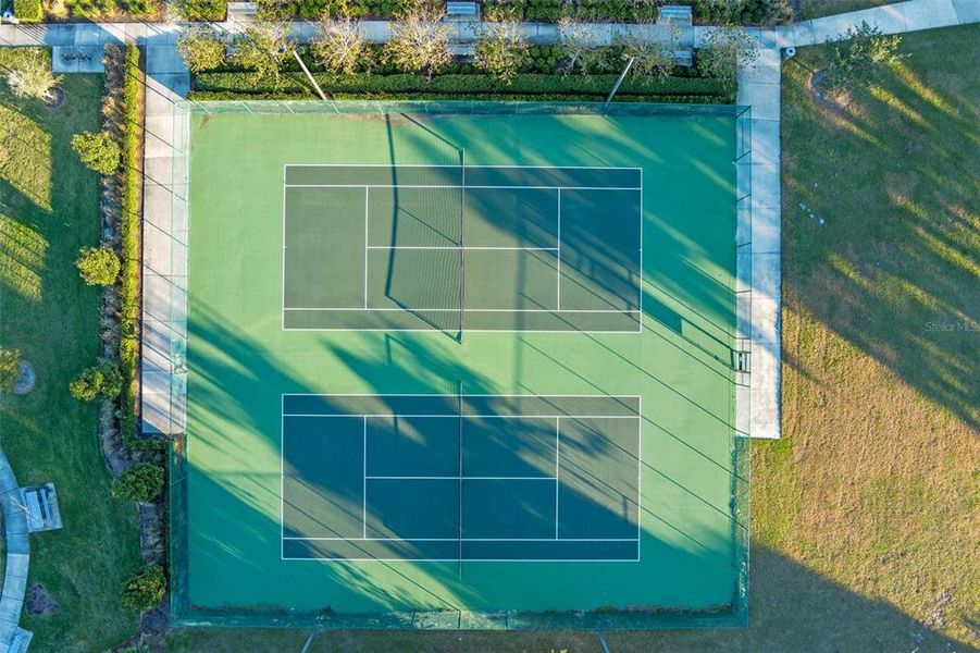 Exterior details and patio area of a home in , Kissimmee (Image 3).