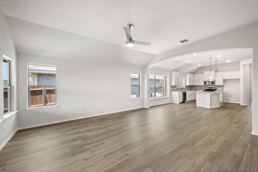 Spacious, unfurnished interior of a new home in Pirate Village, Granbury (Image 17).