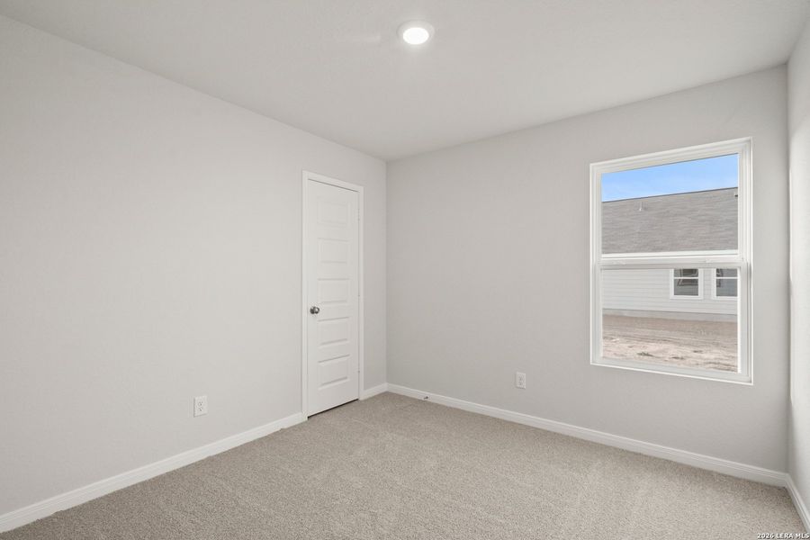 Spacious, unfurnished interior of a new home in Dauer Ranch, New Braunfels (Image 14).