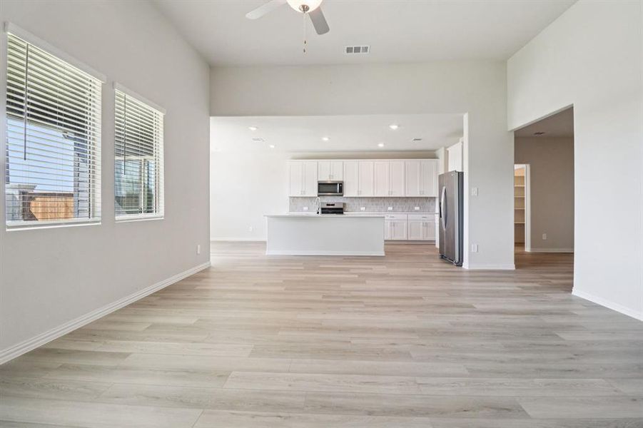 Spacious, unfurnished interior of a new home in Lakehaven - Premier Series, Farmersville (Image 38).