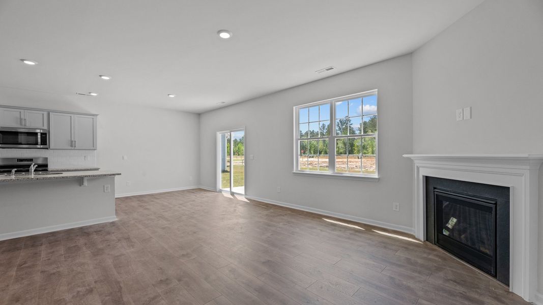 Spacious, unfurnished interior of a new home in West New Bern, New Bern (Image 19).