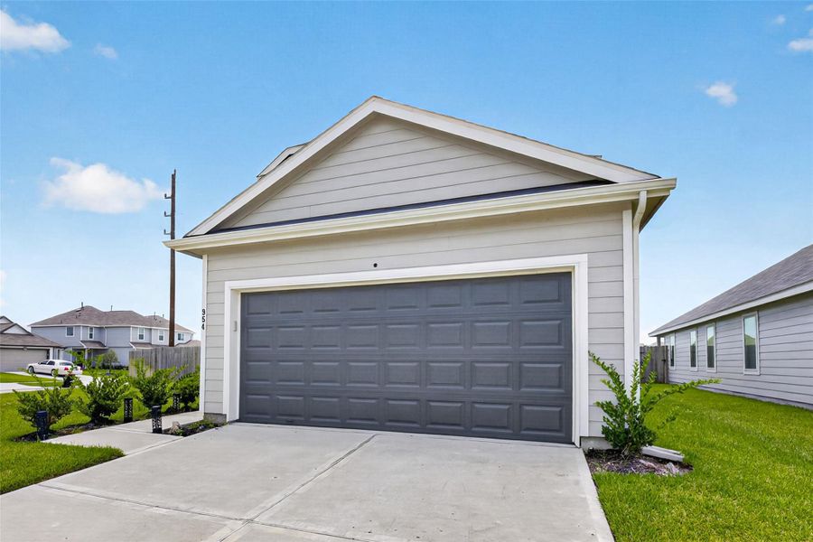 Front exterior of a new home in Charleston Heights, Rosharon, TX, highlighting curb appeal (Image 17).