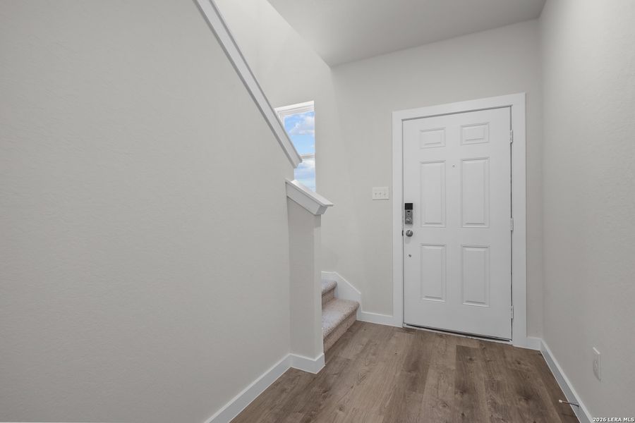 Spacious, unfurnished interior of a new home in Hacienda, San Antonio (Image 30).