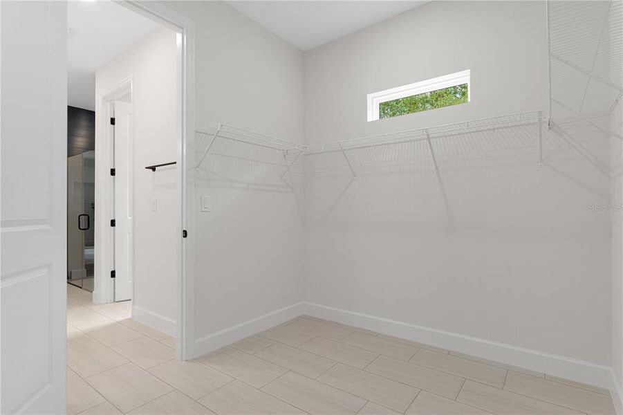 Spacious, unfurnished interior of a new home in , Dunnellon (Image 23).