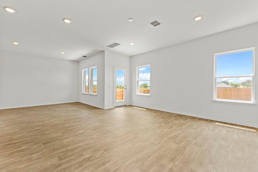Spacious, unfurnished interior of a new home in Palomino, Manor (Image 14).