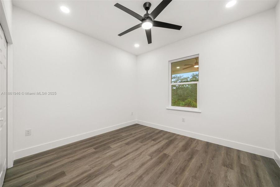Spacious, unfurnished interior of a new home in , Sebring (Image 33).