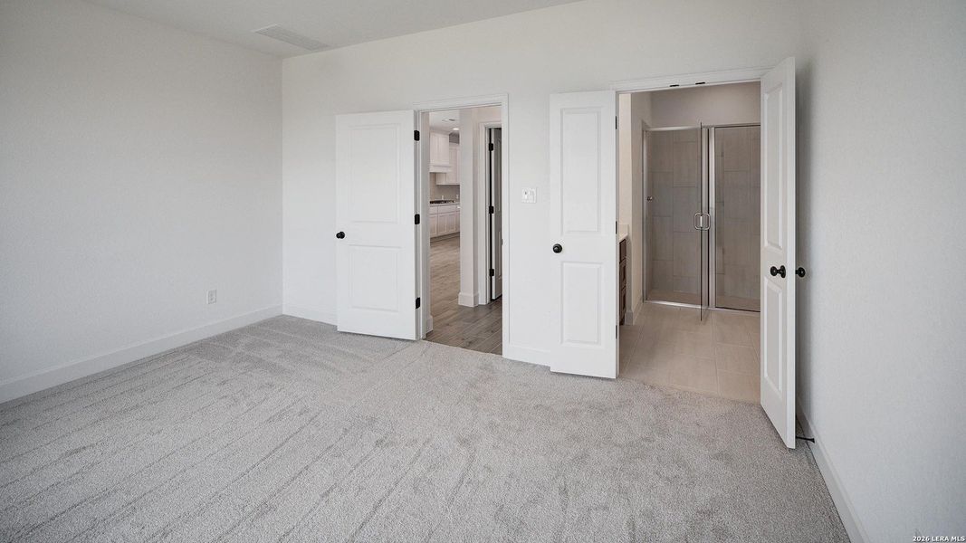 Spacious, unfurnished interior of a new home in Ladera, San Antonio (Image 18).