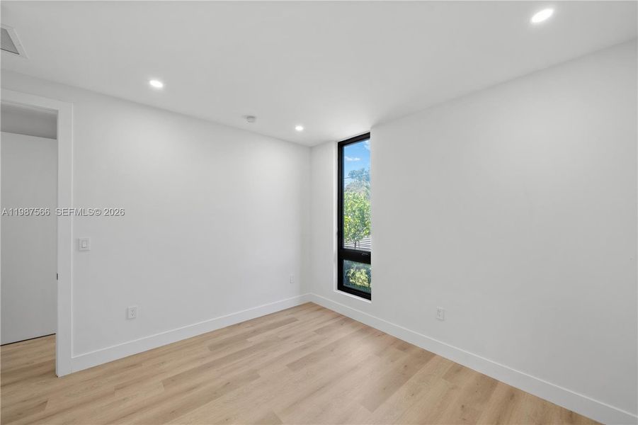 Spacious, unfurnished interior of a new home in , Miami (Image 19).