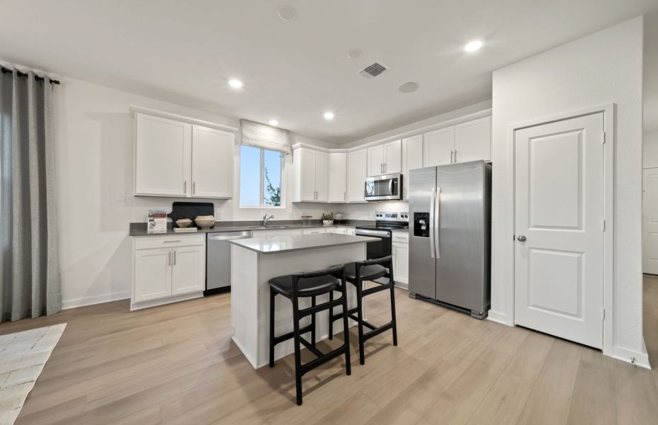 Eat-In Kitchen Island Eat-In Kitchen Island