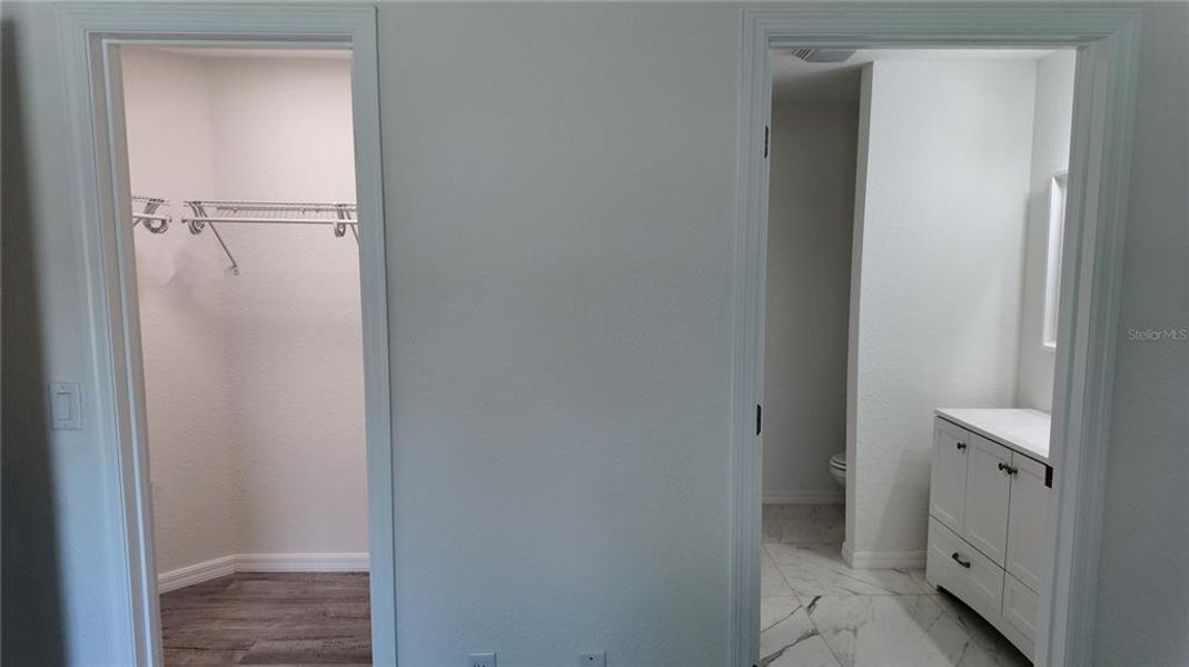 Spacious, unfurnished interior of a new home in , Ocala (Image 6).