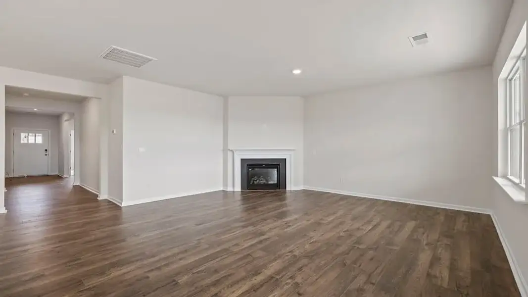Spacious, unfurnished interior of a new home in Sherwood Gardens, Landrum (Image 24).