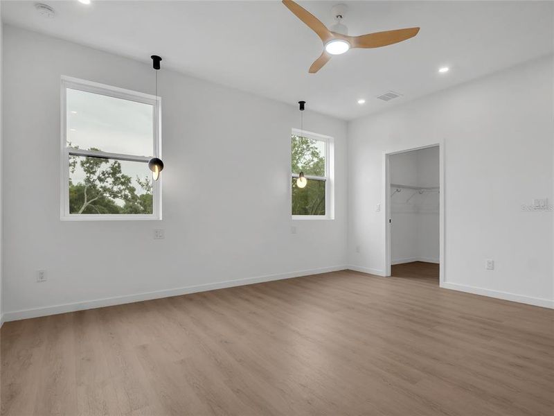 Spacious, unfurnished interior of a new home in , St. Petersburg (Image 36).