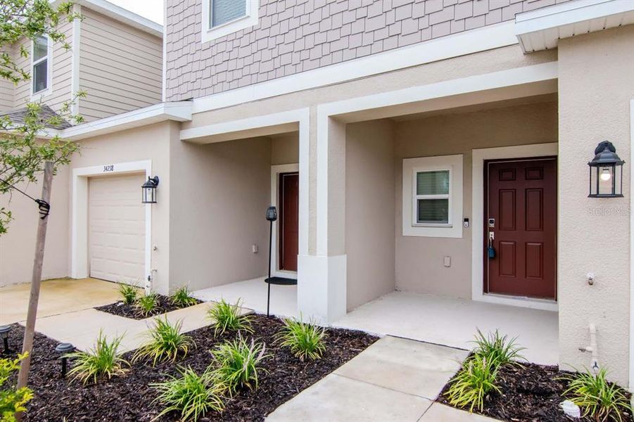 Exterior details and patio area of a home in , Wesley Chapel (Image 3).