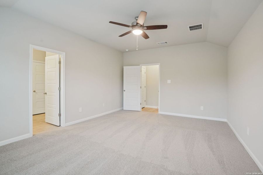 Spacious, unfurnished interior of a new home in Sagebrooke - Premier Series, San Antonio (Image 13).