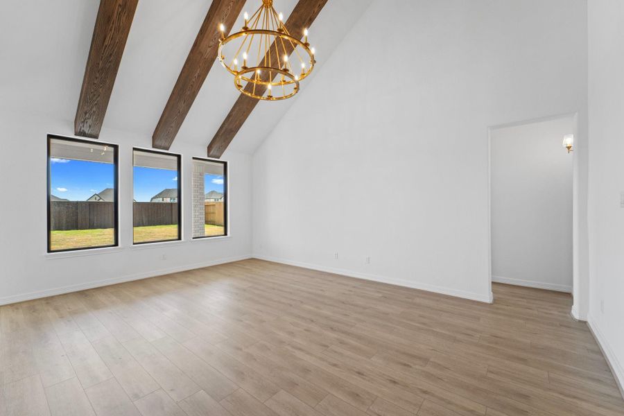 Spacious, unfurnished interior of a new home in Blue Heron Estates, Mont Belvieu (Image 26).