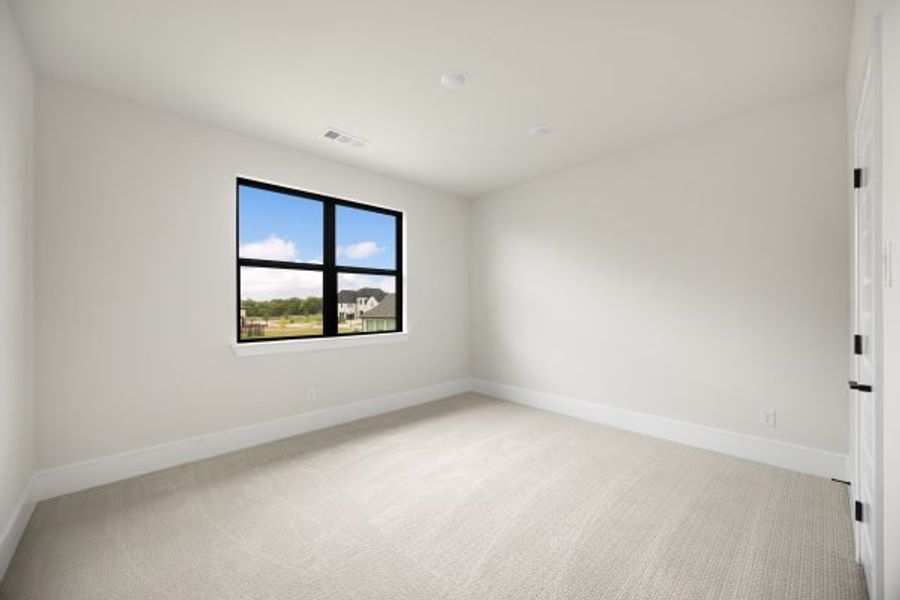 Spacious, unfurnished interior of a new home in Heath Golf and Yacht Club, Heath (Image 58).
