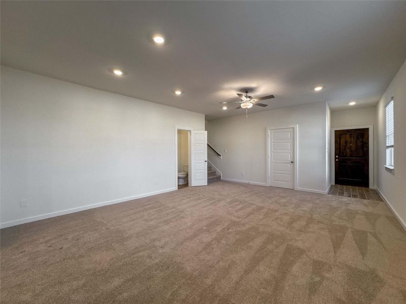 Spacious, unfurnished interior of a new home in Creekhaven, Rosharon (Image 15).