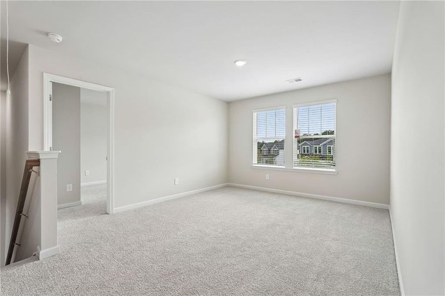 Spacious, unfurnished interior of a new home in Northwoods at Mirror Lake, Villa Rica (Image 27).