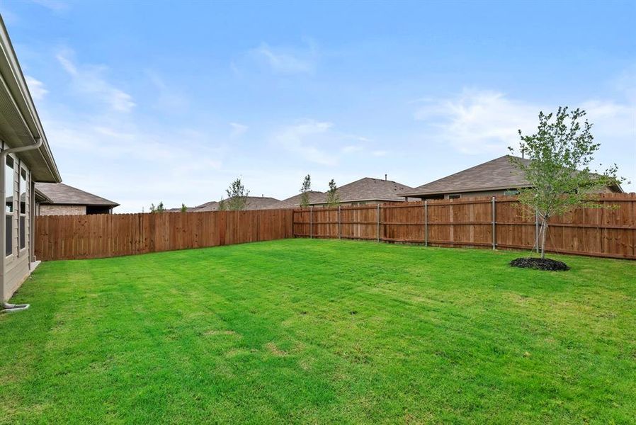 Exterior details and patio area of a home in Terra Trace, Fort Worth (Image 4).