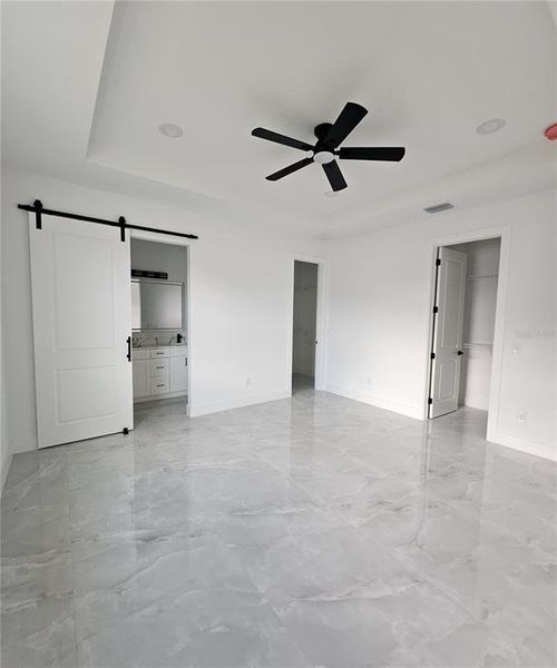 Spacious, unfurnished interior of a new home in , Tampa (Image 10).