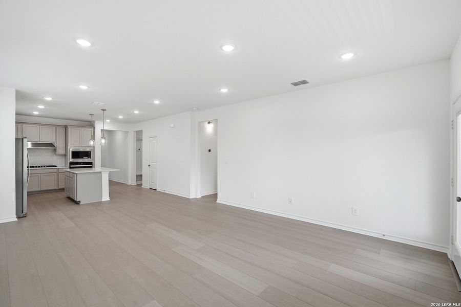 Spacious, unfurnished interior of a new home in Bison Ridge, San Antonio (Image 43). Spacious, unfurnished interior of a new home in Bison Ridge, San Antonio (Image 43).