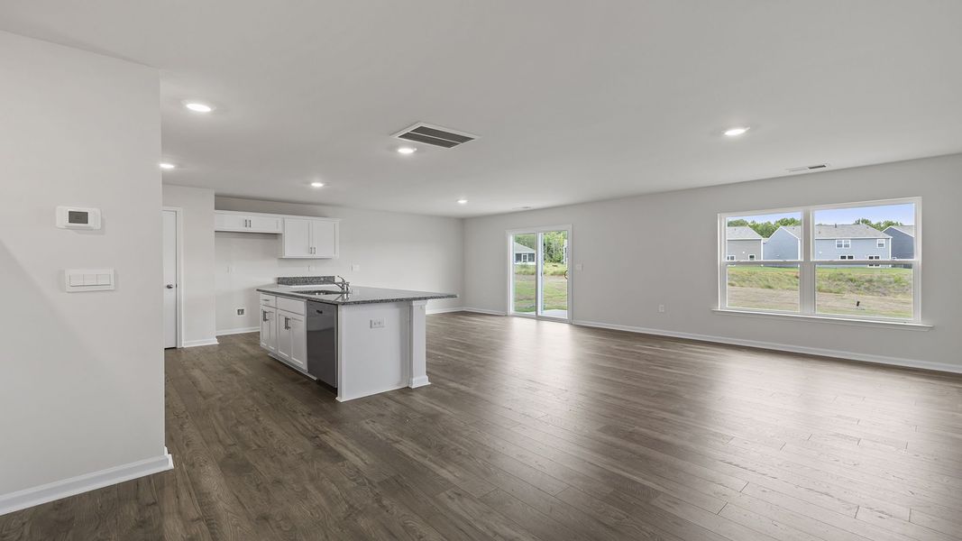 Spacious, unfurnished interior of a new home in Seneca Falls, Seneca (Image 12).