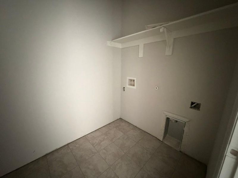 Spacious, unfurnished interior of a new home in Covenant Park, Springtown (Image 5).