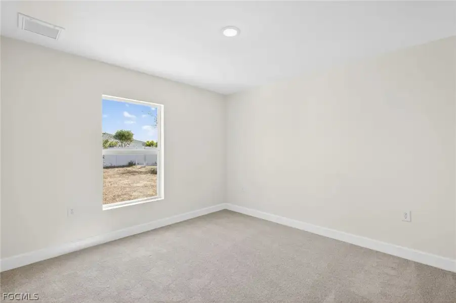 Spacious, unfurnished interior of a new home in Cape Coral, Cape Coral (Image 21).