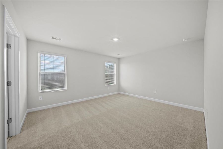 Spacious, unfurnished interior of a new home in Village at White Pine, Pendleton (Image 18).