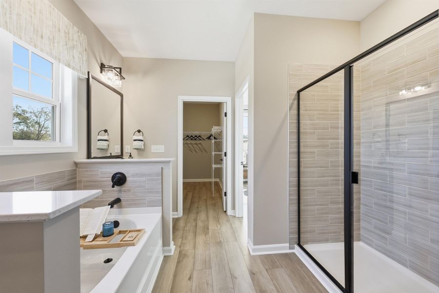 Furnished interior view inside a new home in Edgefield, Loris (Image 8).