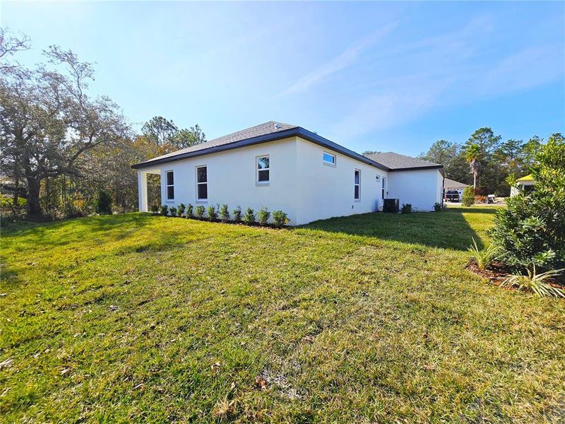 Exterior details and patio area of a home in , Homosassa (Image 37).