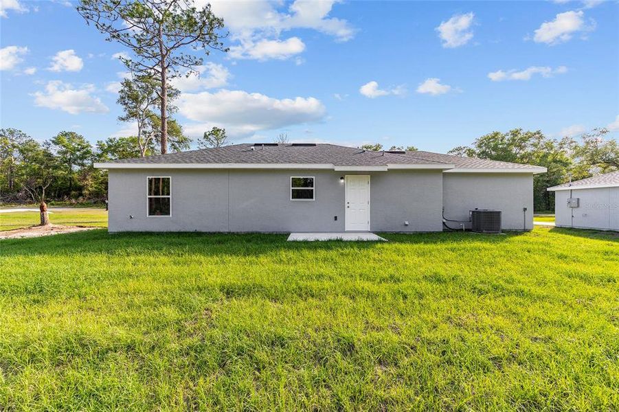 Exterior details and patio area of a home in , Ocala (Image 4).