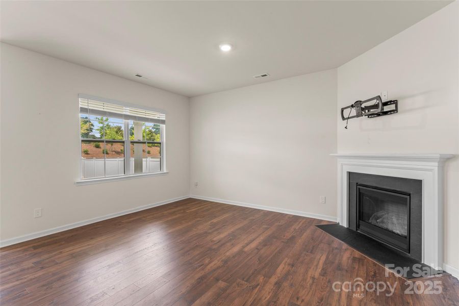 Spacious, unfurnished interior of a new home in Azalea Ridge, Mount Holly (Image 13).