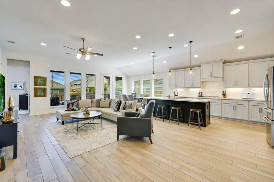 Welcome to this inviting home!