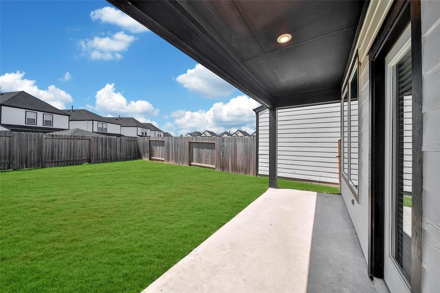 Exterior details and patio area of a home in City Gate, Houston (Image 18).