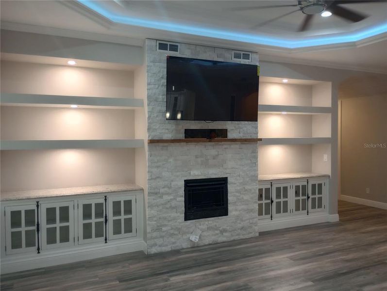 Entertainment center